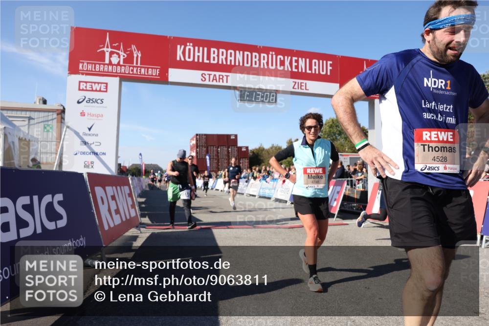 03.10.2025 - Köhlbrandbrückenlauf Lena Gebhardt http://msf.ph/oto/9063811 03.10.2025 13:13:08 Ziel 4193, 4487, 4513, 4528, 4559, 4628, 4748, 5025, 5051, 5381, 5673, 5674, 5678, 5852, 6303, 6393, 6496, 6530, 6705, 6725, 6742, 6755 meine-sportfotos.de