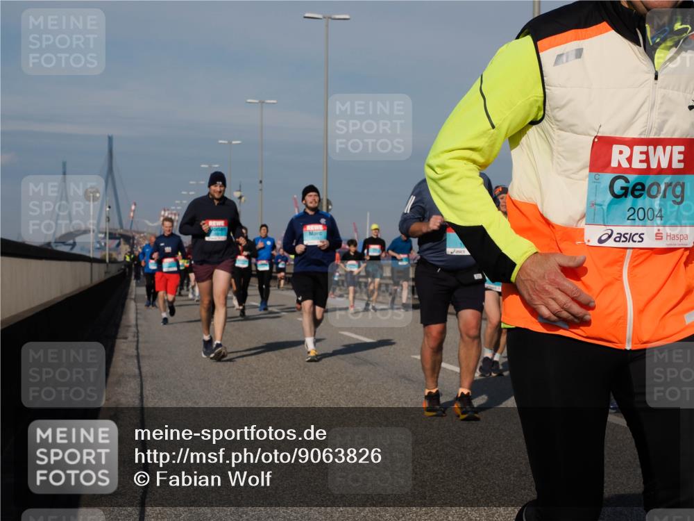 03.10.2025 - Köhlbrandbrückenlauf Fabian Wolf http://msf.ph/oto/9063826 03.10.2025 10:07:04 Position 3 2004 meine-sportfotos.de