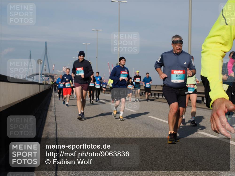 03.10.2025 - Köhlbrandbrückenlauf Fabian Wolf http://msf.ph/oto/9063836 03.10.2025 10:07:04 Position 3 1993 meine-sportfotos.de