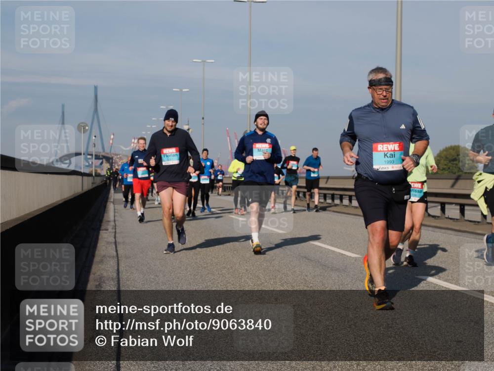 03.10.2025 - Köhlbrandbrückenlauf Fabian Wolf http://msf.ph/oto/9063840 03.10.2025 10:07:05 Position 3 2351, 1993, 726 meine-sportfotos.de
