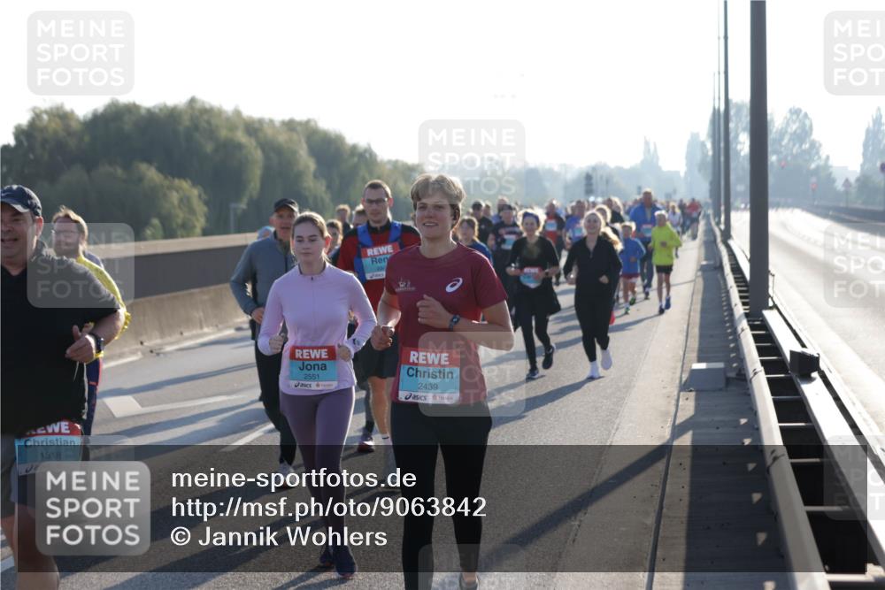 03.10.2025 - Köhlbrandbrückenlauf Jannik Wohlers http://msf.ph/oto/9063842 03.10.2025 09:24:33 Position 3 1518, 2551, 2439 meine-sportfotos.de