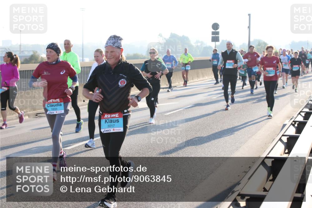 03.10.2025 - Köhlbrandbrückenlauf Lena Gebhardt http://msf.ph/oto/9063845 03.10.2025 09:21:06 Position 1 1633, 3017 meine-sportfotos.de