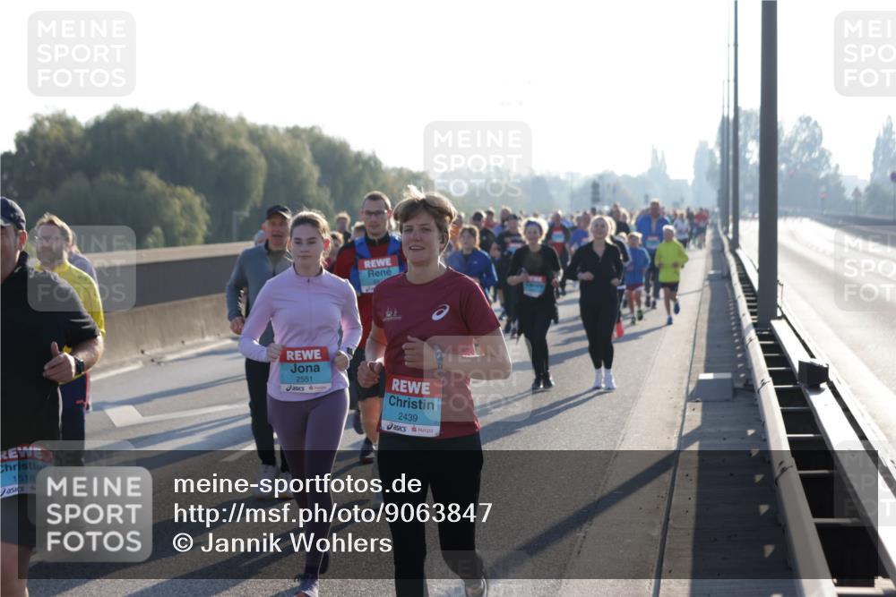 03.10.2025 - Köhlbrandbrückenlauf Jannik Wohlers http://msf.ph/oto/9063847 03.10.2025 09:24:33 Position 3 1518, 2551, 2439 meine-sportfotos.de