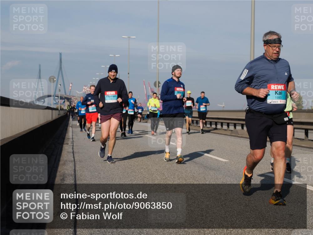 03.10.2025 - Köhlbrandbrückenlauf Fabian Wolf http://msf.ph/oto/9063850 03.10.2025 10:07:05 Position 3 2351, 1993 meine-sportfotos.de