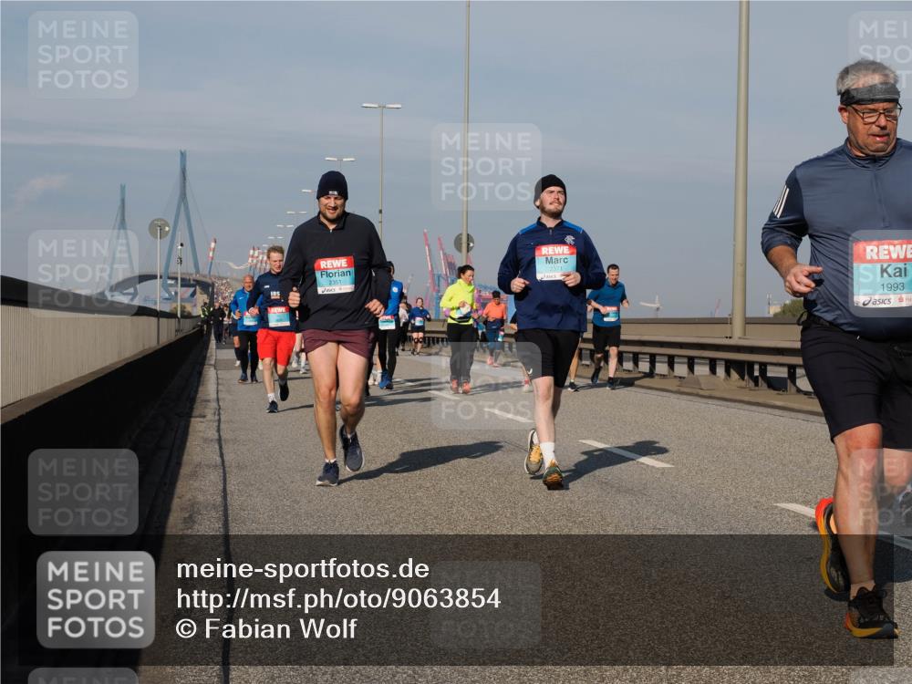 03.10.2025 - Köhlbrandbrückenlauf Fabian Wolf http://msf.ph/oto/9063854 03.10.2025 10:07:05 Position 3 2351, 2371, 1993 meine-sportfotos.de