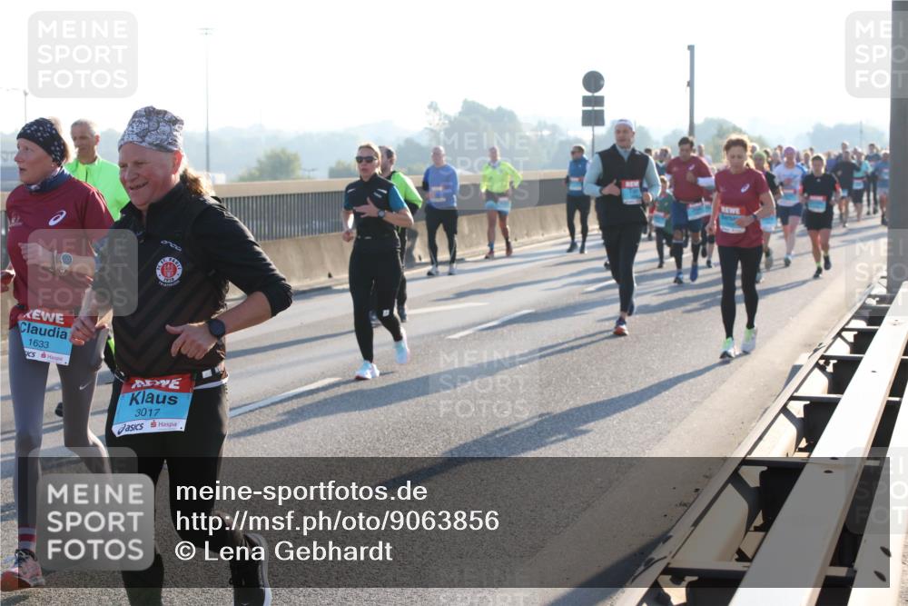 03.10.2025 - Köhlbrandbrückenlauf Lena Gebhardt http://msf.ph/oto/9063856 03.10.2025 09:21:07 Position 1 1633, 3017 meine-sportfotos.de