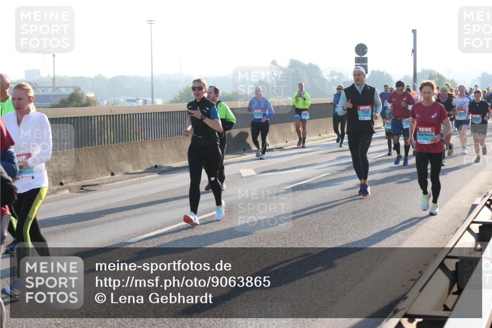 03.10.2025 - Köhlbrandbrückenlauf Lena Gebhardt http://msf.ph/oto/9063865 03.10.2025 09:21:07 Position 1  meine-sportfotos.de
