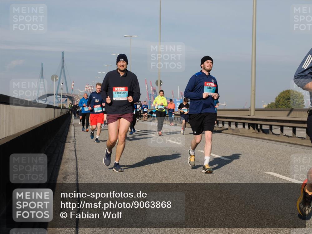 03.10.2025 - Köhlbrandbrückenlauf Fabian Wolf http://msf.ph/oto/9063868 03.10.2025 10:07:06 Position 3 2351, 2371, 1 meine-sportfotos.de