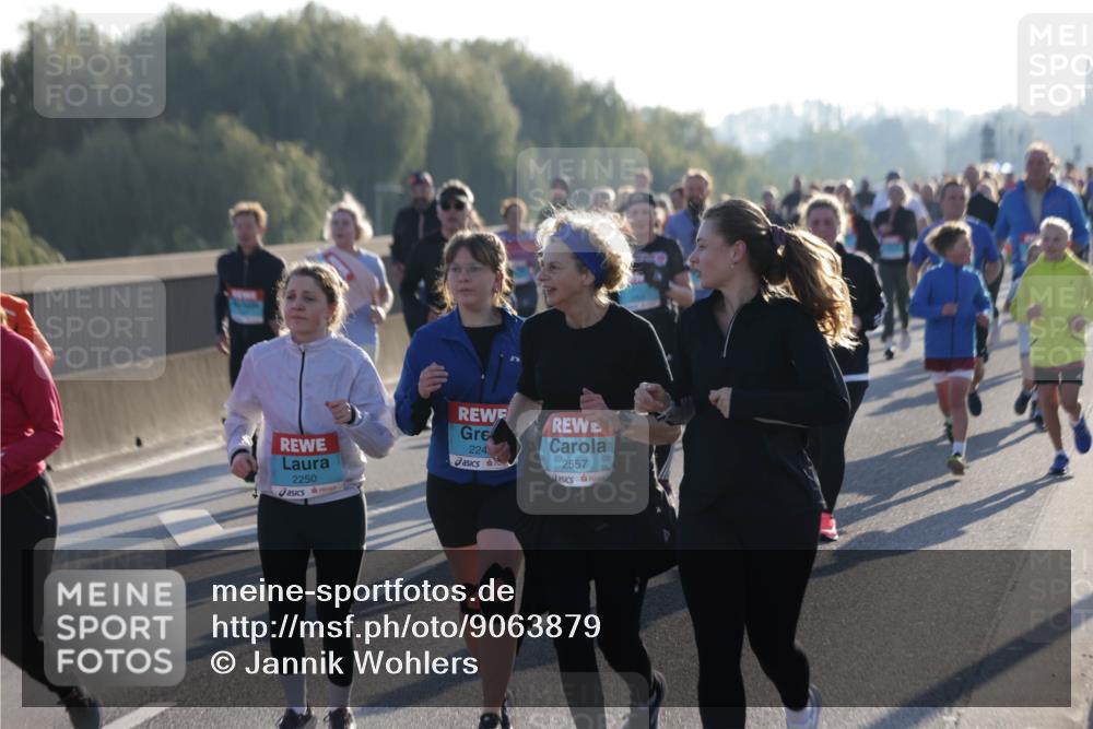 03.10.2025 - Köhlbrandbrückenlauf Jannik Wohlers http://msf.ph/oto/9063879 03.10.2025 09:24:37 Position 3 2250, 224, 2557 meine-sportfotos.de