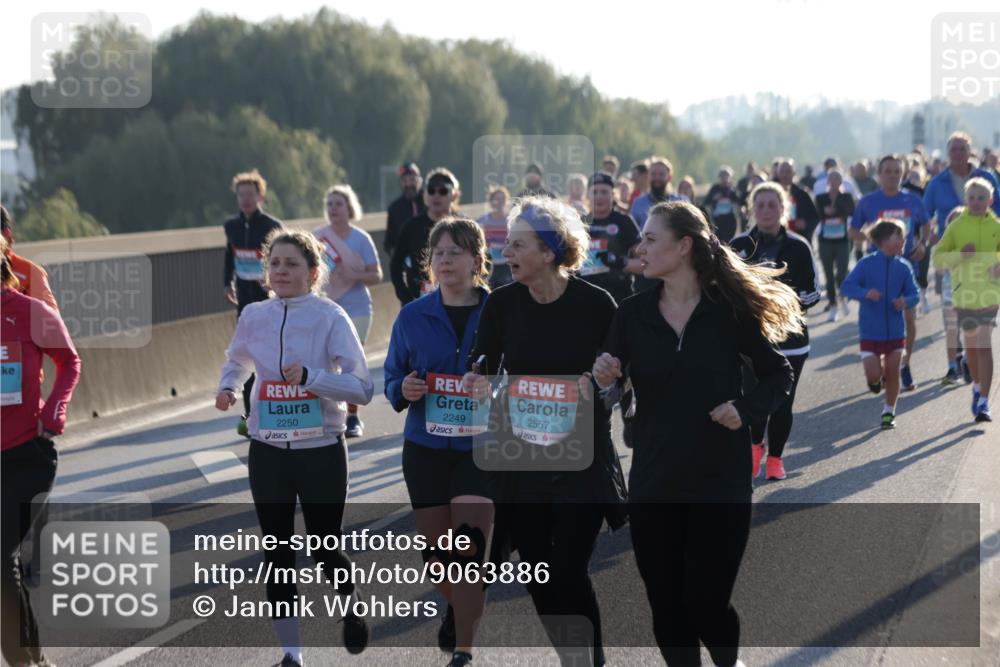 03.10.2025 - Köhlbrandbrückenlauf Jannik Wohlers http://msf.ph/oto/9063886 03.10.2025 09:24:37 Position 3 2250, 2249, 2557, 00 meine-sportfotos.de