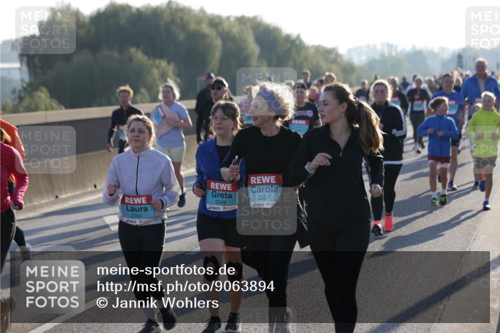 03.10.2025 - Köhlbrandbrückenlauf Jannik Wohlers http://msf.ph/oto/9063894 03.10.2025 09:24:37 Position 3 2250, 2249, 2557 meine-sportfotos.de