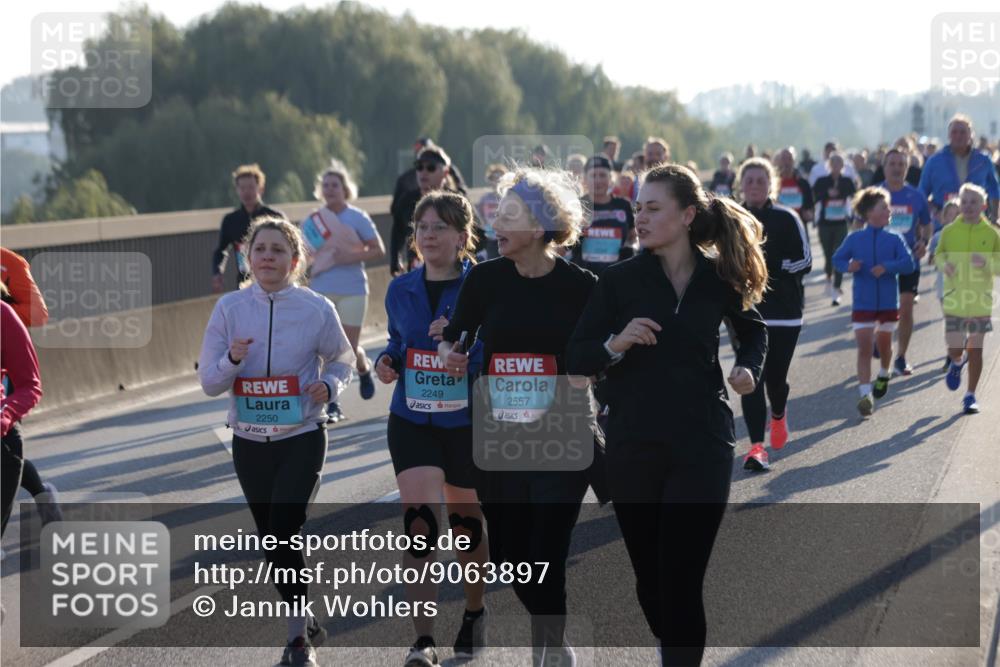 03.10.2025 - Köhlbrandbrückenlauf Jannik Wohlers http://msf.ph/oto/9063897 03.10.2025 09:24:37 Position 3 2250, 2249, 2557 meine-sportfotos.de