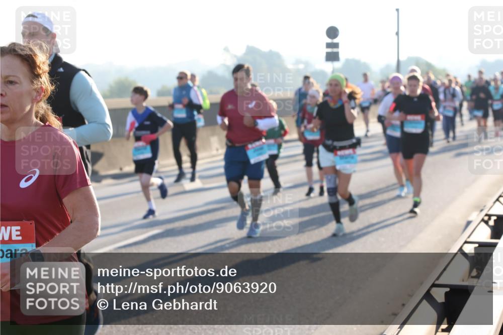 03.10.2025 - Köhlbrandbrückenlauf Lena Gebhardt http://msf.ph/oto/9063920 03.10.2025 09:21:10 Position 1  meine-sportfotos.de