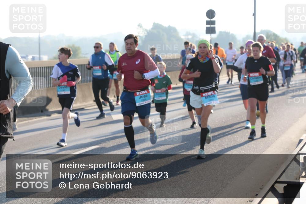 03.10.2025 - Köhlbrandbrückenlauf Lena Gebhardt http://msf.ph/oto/9063923 03.10.2025 09:21:11 Position 1 1090 meine-sportfotos.de