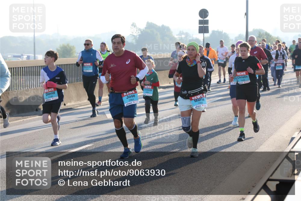 03.10.2025 - Köhlbrandbrückenlauf Lena Gebhardt http://msf.ph/oto/9063930 03.10.2025 09:21:11 Position 1 3196, 2964, 1093, 1649 meine-sportfotos.de