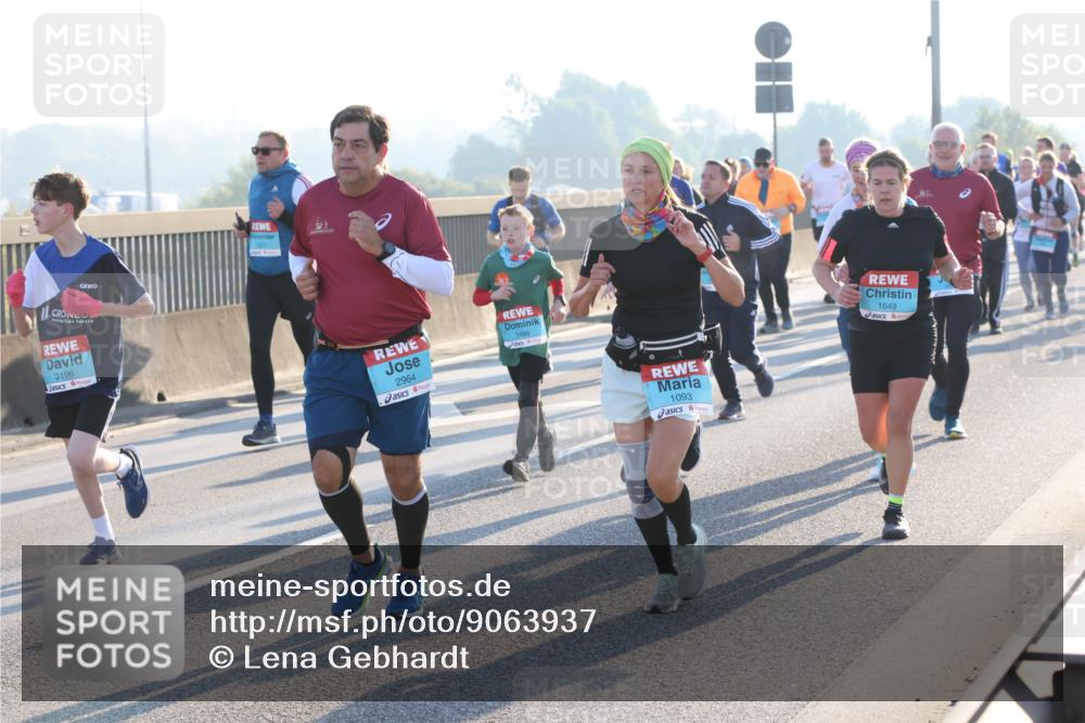 03.10.2025 - Köhlbrandbrückenlauf Lena Gebhardt http://msf.ph/oto/9063937 03.10.2025 09:21:11 Position 1 3196, 2964, 3499, 1093, 1649 meine-sportfotos.de