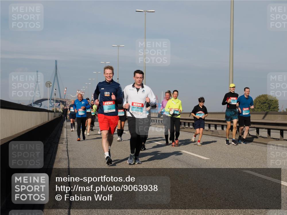 03.10.2025 - Köhlbrandbrückenlauf Fabian Wolf http://msf.ph/oto/9063938 03.10.2025 10:07:09 Position 3 3829, 2930 meine-sportfotos.de
