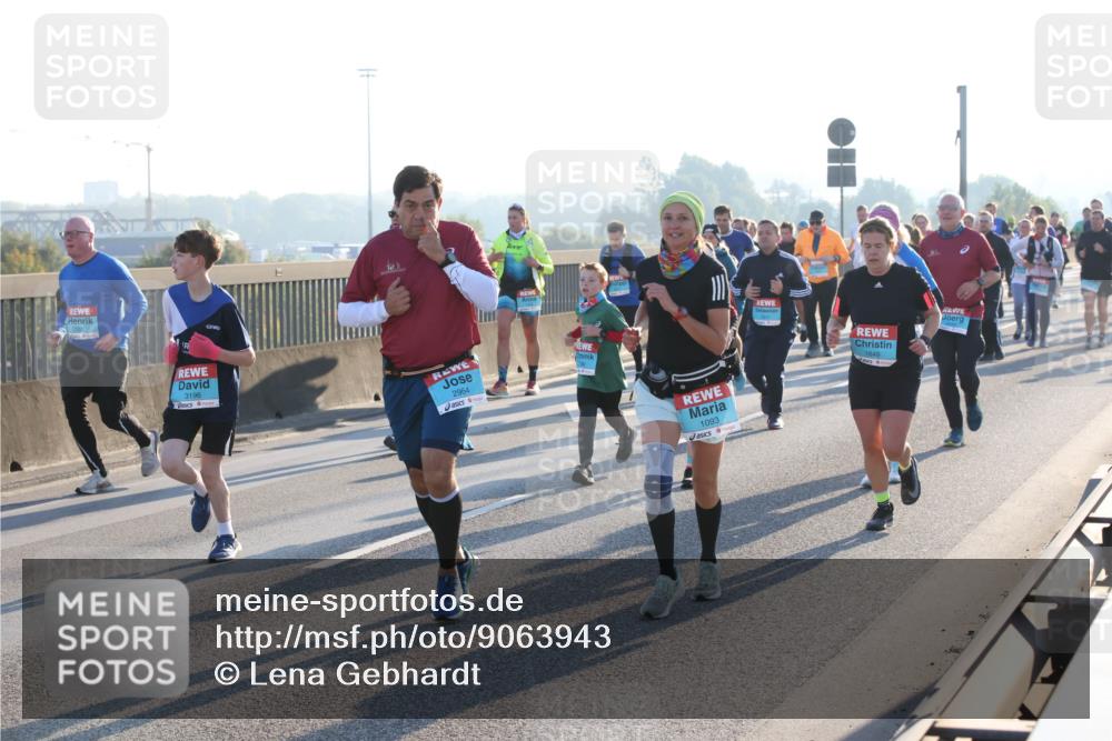 03.10.2025 - Köhlbrandbrückenlauf Lena Gebhardt http://msf.ph/oto/9063943 03.10.2025 09:21:11 Position 1 3196, 2964, 1093, 1649 meine-sportfotos.de