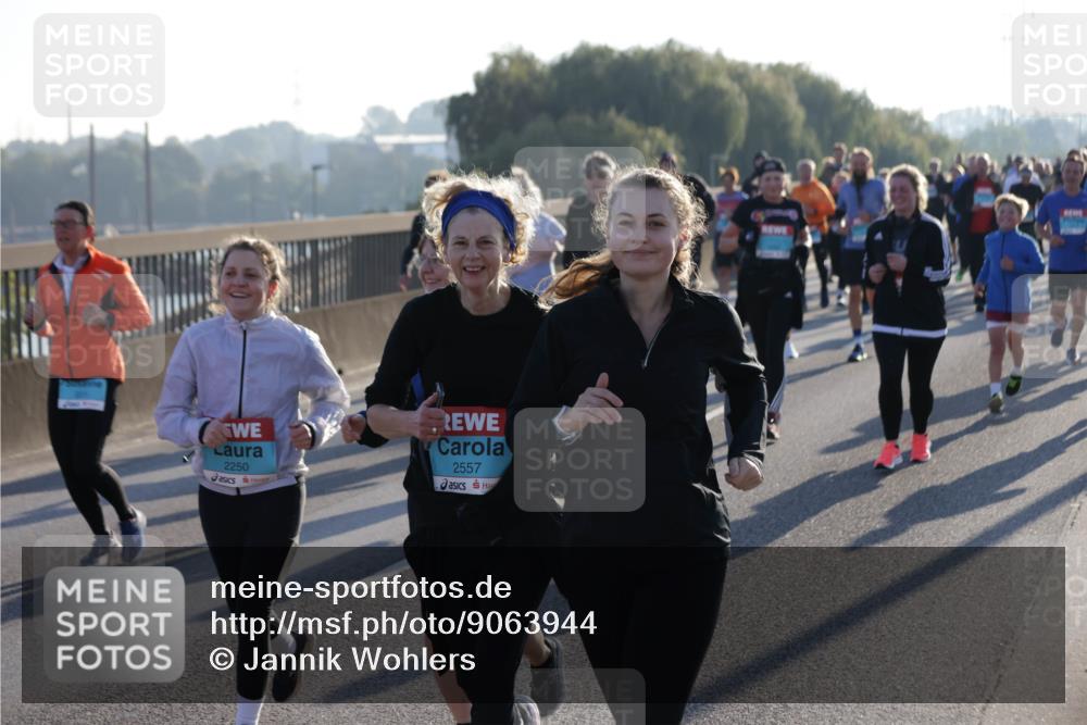 03.10.2025 - Köhlbrandbrückenlauf Jannik Wohlers http://msf.ph/oto/9063944 03.10.2025 09:24:39 Position 3 2250, 2557 meine-sportfotos.de