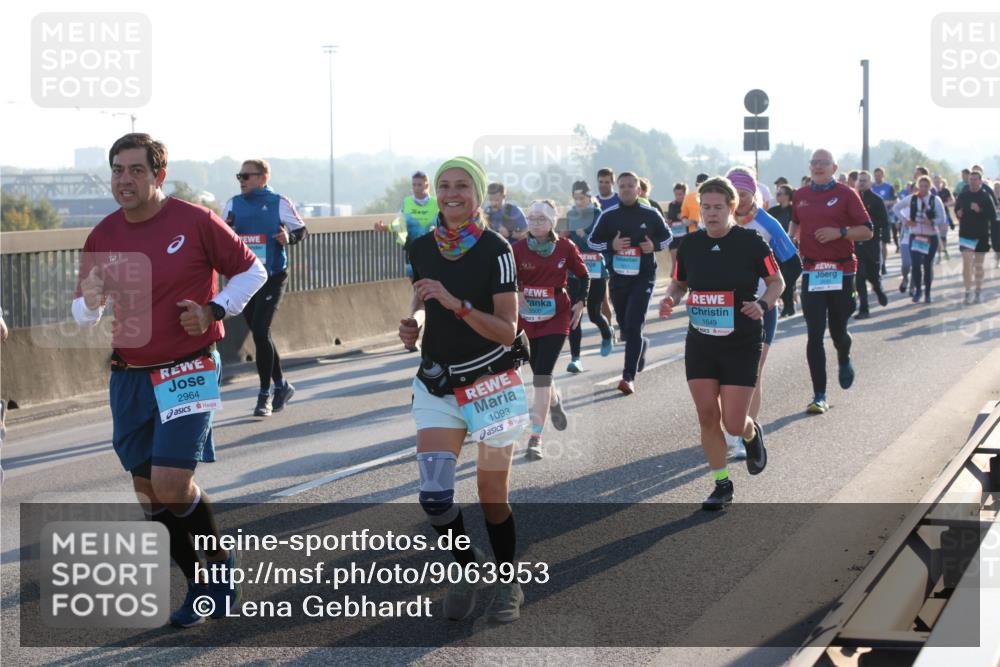 03.10.2025 - Köhlbrandbrückenlauf Lena Gebhardt http://msf.ph/oto/9063953 03.10.2025 09:21:12 Position 1 2964, 1093, 3500, 1649 meine-sportfotos.de
