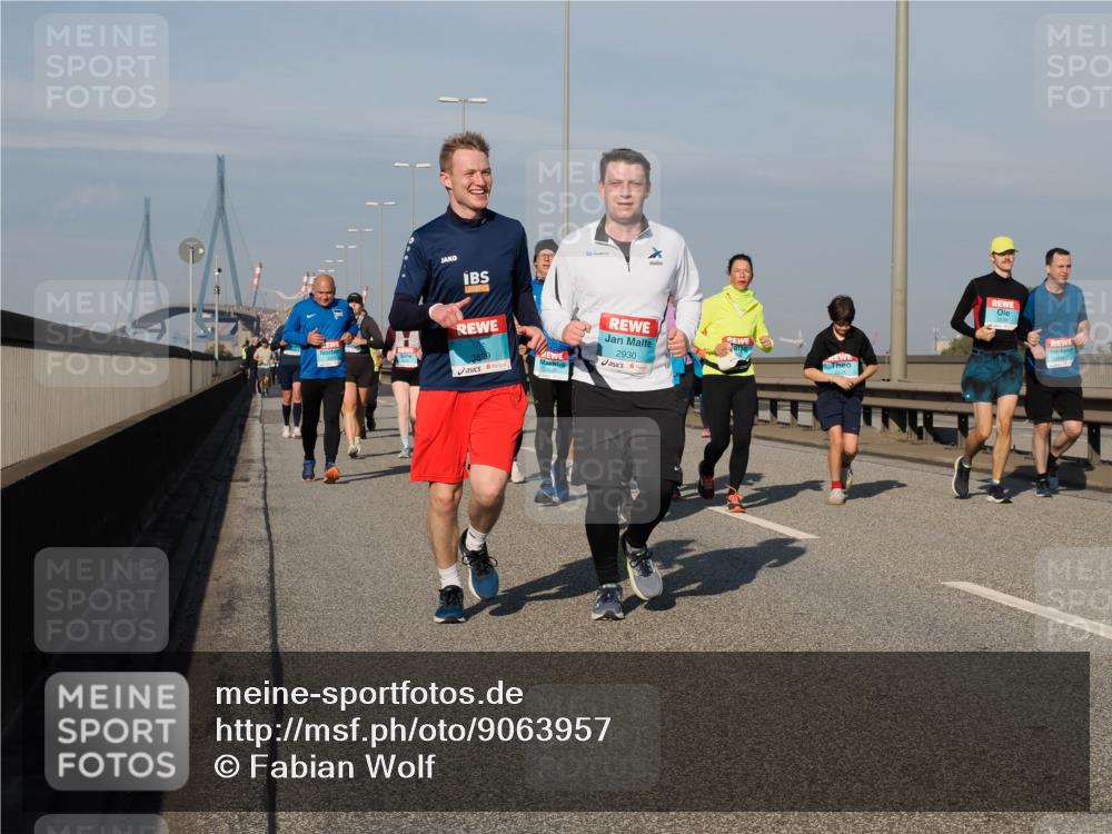 03.10.2025 - Köhlbrandbrückenlauf Fabian Wolf http://msf.ph/oto/9063957 03.10.2025 10:07:10 Position 3 3829, 2930 meine-sportfotos.de