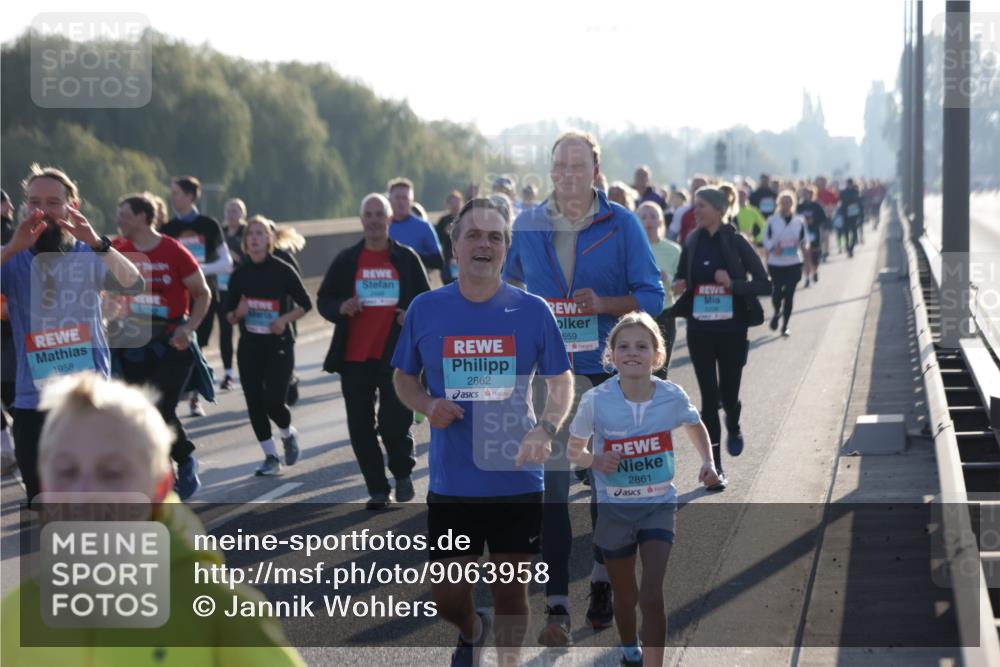 03.10.2025 - Köhlbrandbrückenlauf Jannik Wohlers http://msf.ph/oto/9063958 03.10.2025 09:24:43 Position 3 1958, 2862, 659, 2861 meine-sportfotos.de