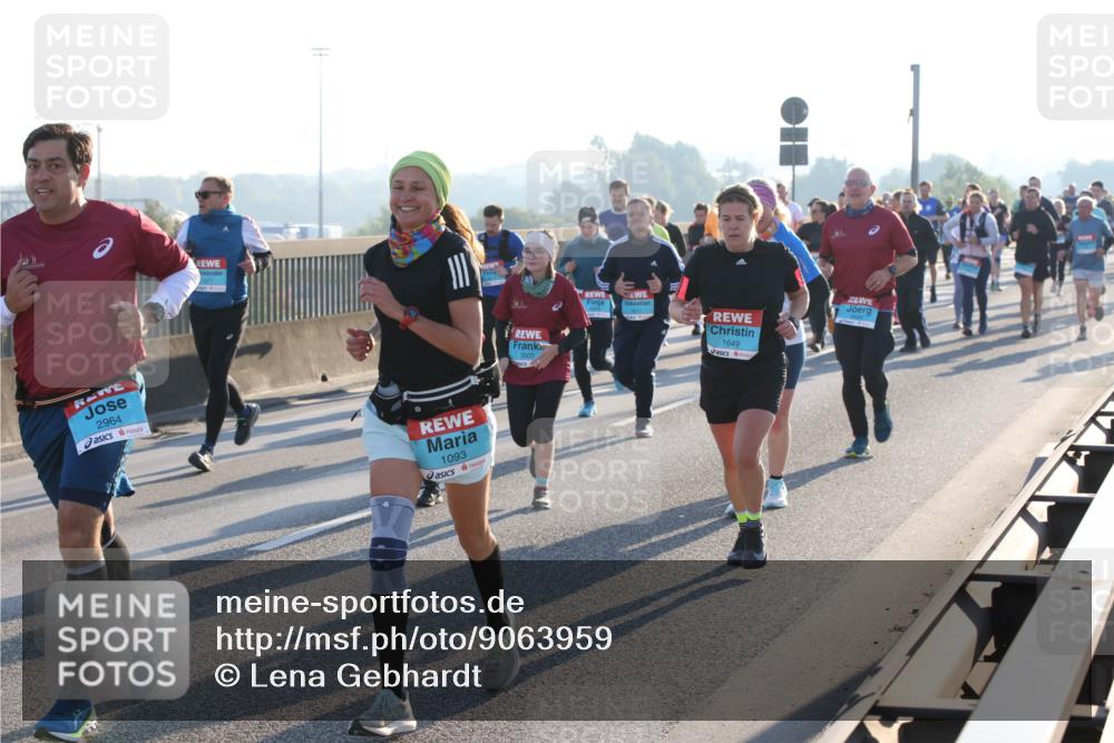 03.10.2025 - Köhlbrandbrückenlauf Lena Gebhardt http://msf.ph/oto/9063959 03.10.2025 09:21:12 Position 1 2964, 1093, 1649 meine-sportfotos.de