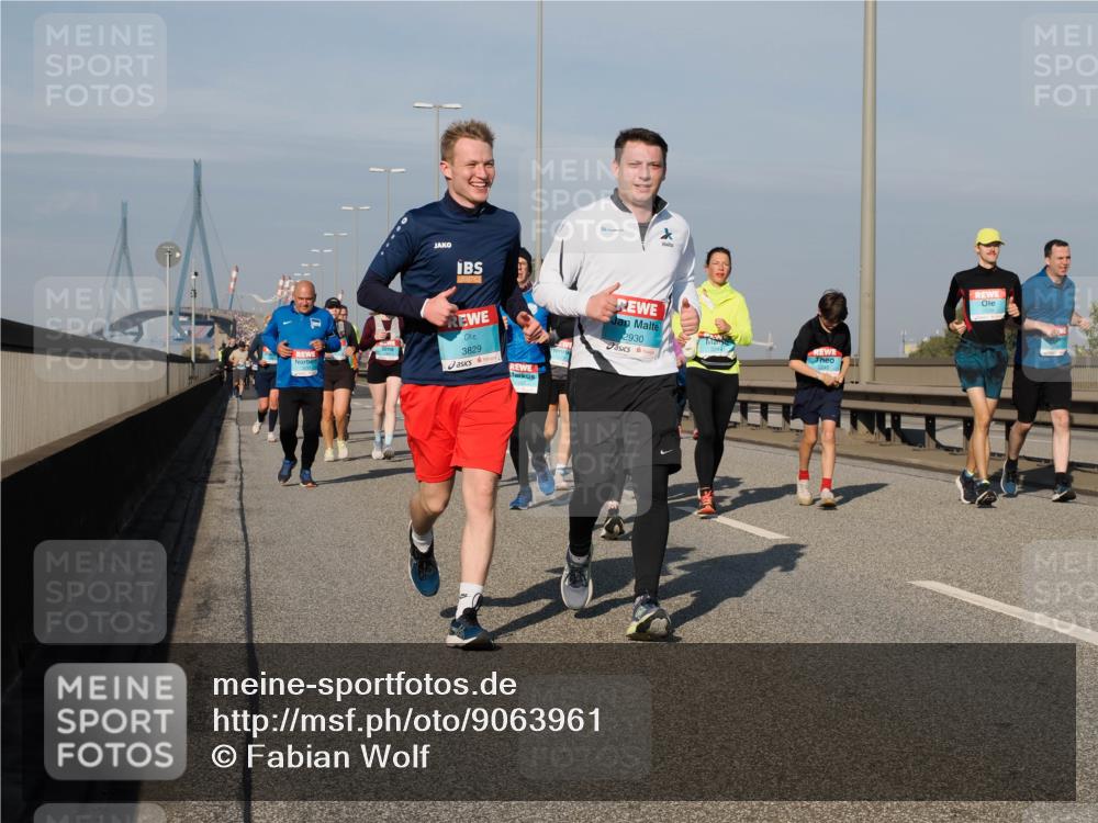 03.10.2025 - Köhlbrandbrückenlauf Fabian Wolf http://msf.ph/oto/9063961 03.10.2025 10:07:10 Position 3 3829, 2930 meine-sportfotos.de