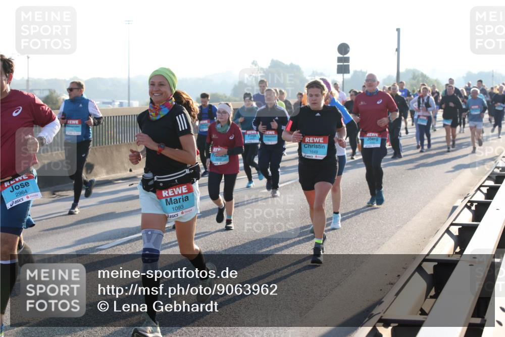 03.10.2025 - Köhlbrandbrückenlauf Lena Gebhardt http://msf.ph/oto/9063962 03.10.2025 09:21:12 Position 1 2964, 1093, 3500, 1649 meine-sportfotos.de