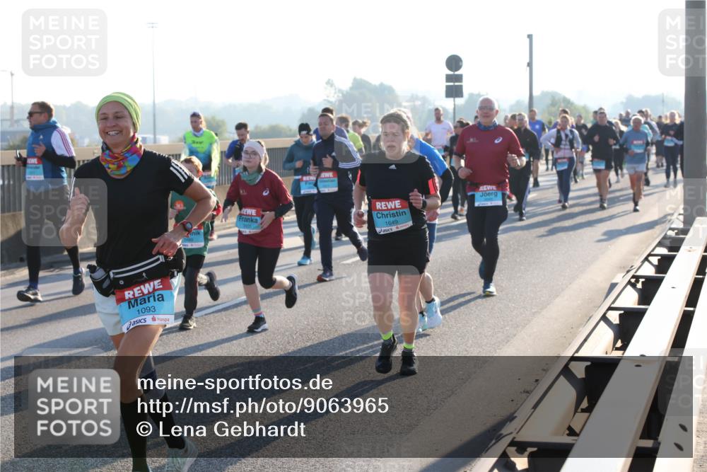 03.10.2025 - Köhlbrandbrückenlauf Lena Gebhardt http://msf.ph/oto/9063965 03.10.2025 09:21:12 Position 1 1093, 1649 meine-sportfotos.de