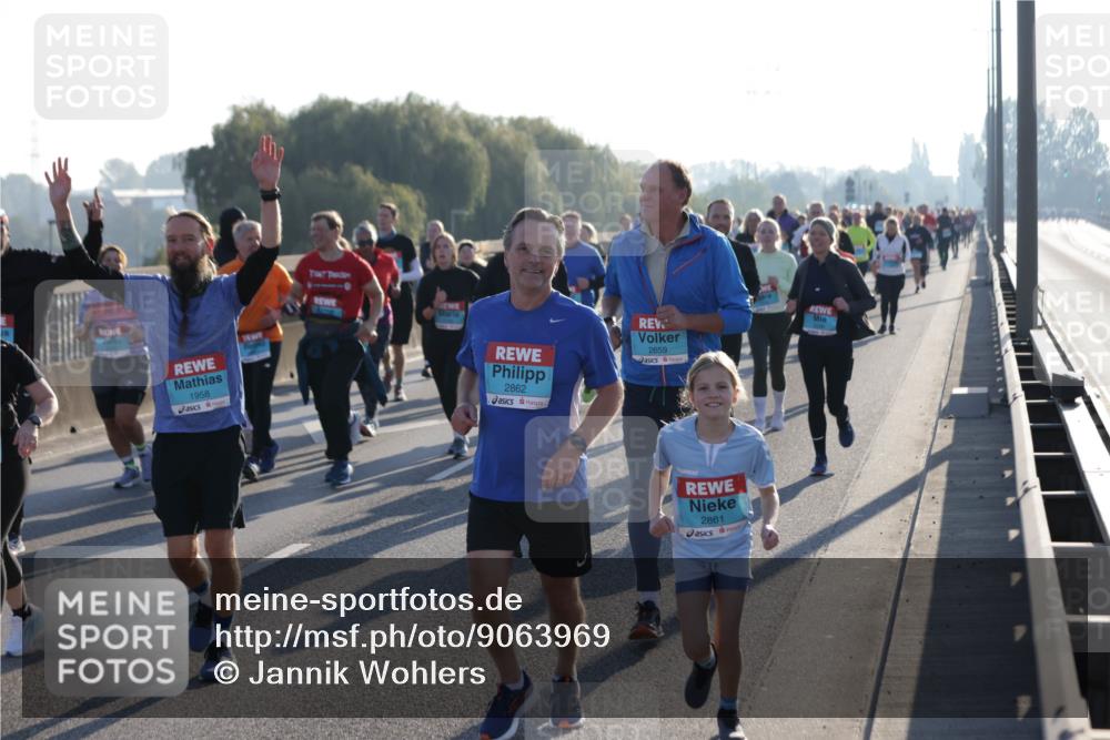 03.10.2025 - Köhlbrandbrückenlauf Jannik Wohlers http://msf.ph/oto/9063969 03.10.2025 09:24:43 Position 3 1958, 2862, 2659, 2861 meine-sportfotos.de