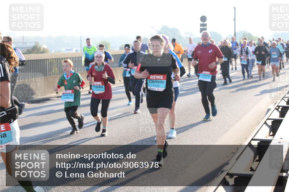 03.10.2025 - Köhlbrandbrückenlauf Lena Gebhardt http://msf.ph/oto/9063978 03.10.2025 09:21:13 Position 1 3, 1649 meine-sportfotos.de