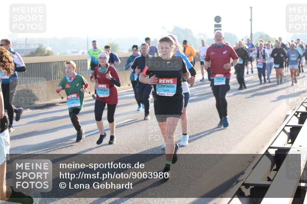 03.10.2025 - Köhlbrandbrückenlauf Lena Gebhardt http://msf.ph/oto/9063980 03.10.2025 09:21:13 Position 1 1649 meine-sportfotos.de