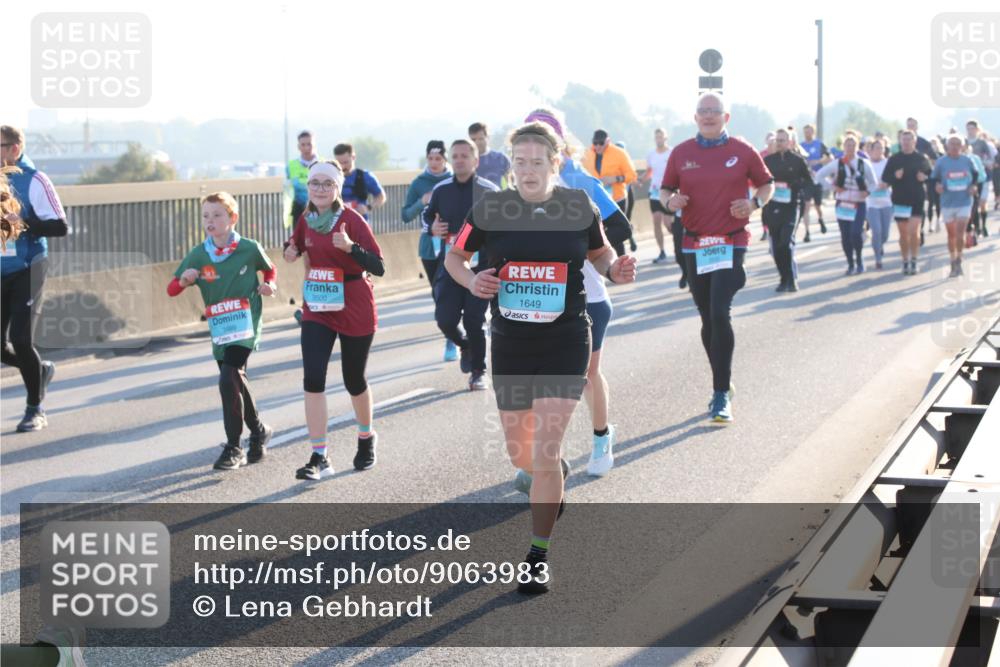 03.10.2025 - Köhlbrandbrückenlauf Lena Gebhardt http://msf.ph/oto/9063983 03.10.2025 09:21:13 Position 1 3499, 3500, 1649 meine-sportfotos.de