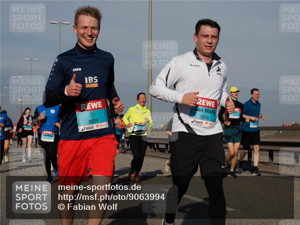 03.10.2025 - Köhlbrandbrückenlauf Fabian Wolf http://msf.ph/oto/9063994 03.10.2025 10:07:12 Position 3 2930, 3829, 2952, 1539 meine-sportfotos.de