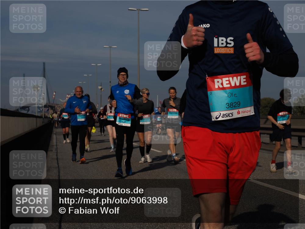 03.10.2025 - Köhlbrandbrückenlauf Fabian Wolf http://msf.ph/oto/9063998 03.10.2025 10:07:12 Position 3 2952, 1394, 1577, 3829 meine-sportfotos.de