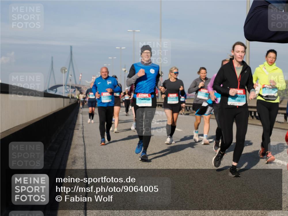 03.10.2025 - Köhlbrandbrückenlauf Fabian Wolf http://msf.ph/oto/9064005 03.10.2025 10:07:12 Position 3 2284 meine-sportfotos.de