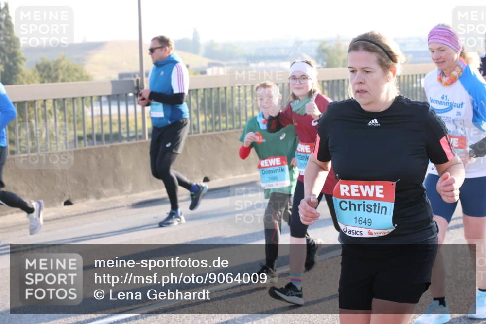 03.10.2025 - Köhlbrandbrückenlauf Lena Gebhardt http://msf.ph/oto/9064009 03.10.2025 09:21:14 Position 1 160, 3499, 41, 2, 1649 meine-sportfotos.de