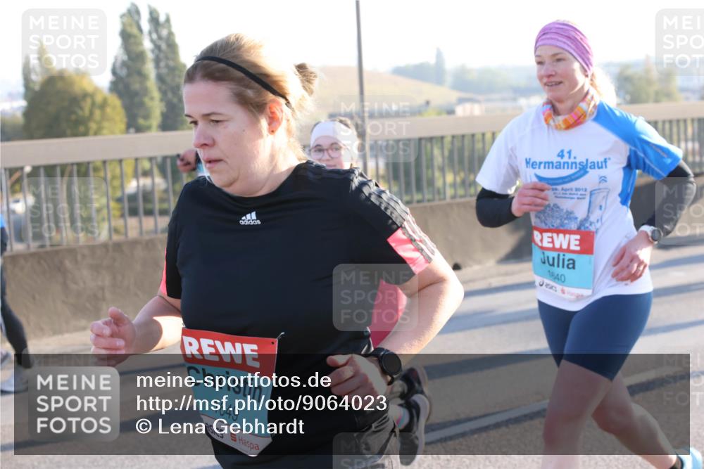 03.10.2025 - Köhlbrandbrückenlauf Lena Gebhardt http://msf.ph/oto/9064023 03.10.2025 09:21:15 Position 1 110, 41, 29, 2012, 1640, 1649 meine-sportfotos.de