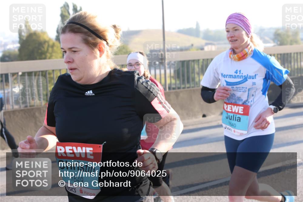 03.10.2025 - Köhlbrandbrückenlauf Lena Gebhardt http://msf.ph/oto/9064025 03.10.2025 09:21:15 Position 1 41, 29, 2012, 1640, 1649 meine-sportfotos.de