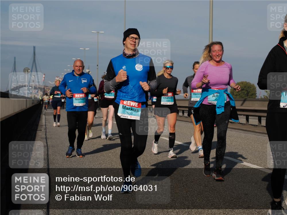 03.10.2025 - Köhlbrandbrückenlauf Fabian Wolf http://msf.ph/oto/9064031 03.10.2025 10:07:14 Position 3 3231, 2952, 1394, 1577, 19 meine-sportfotos.de