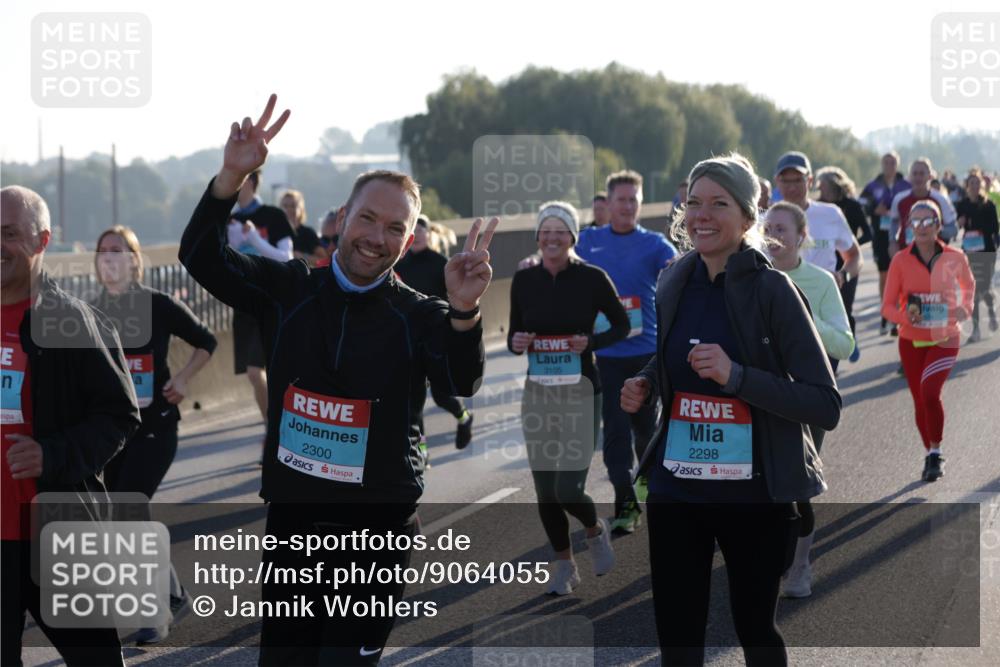 03.10.2025 - Köhlbrandbrückenlauf Jannik Wohlers http://msf.ph/oto/9064055 03.10.2025 09:24:47 Position 3 2300, 3105, 2298 meine-sportfotos.de