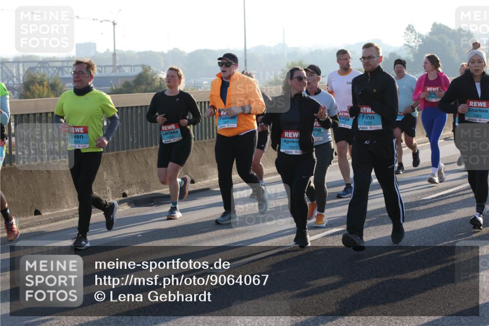 03.10.2025 - Köhlbrandbrückenlauf Lena Gebhardt http://msf.ph/oto/9064067 03.10.2025 09:21:17 Position 1 1663, 1453, 1667, 1603, 1535, 1469 meine-sportfotos.de