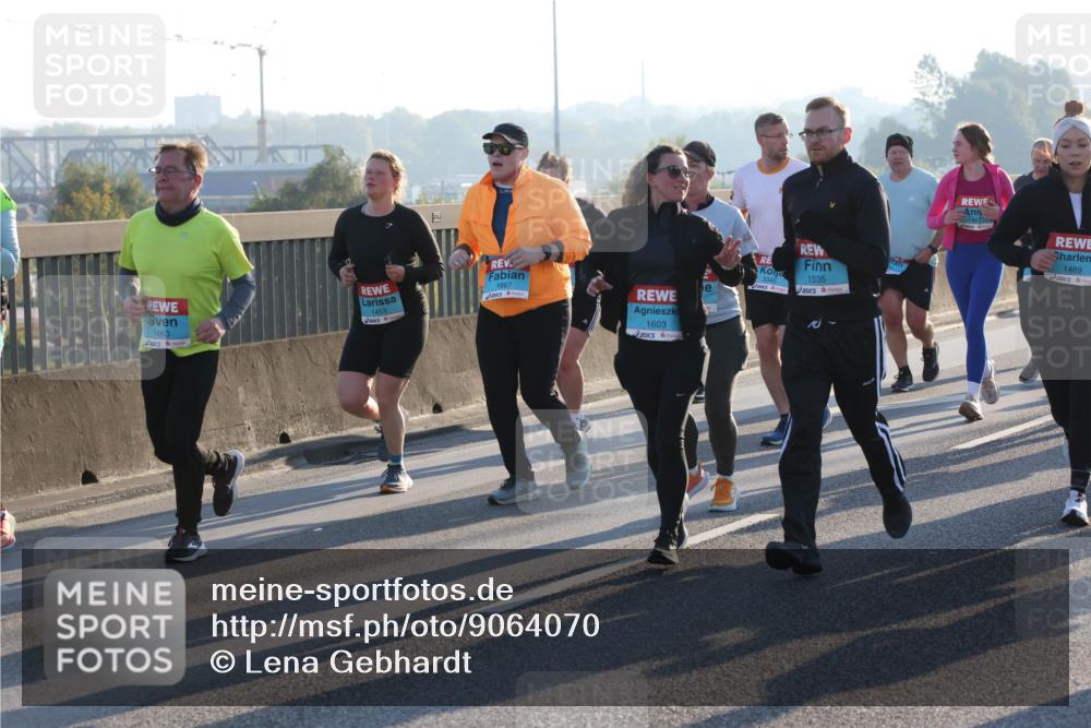 03.10.2025 - Köhlbrandbrückenlauf Lena Gebhardt http://msf.ph/oto/9064070 03.10.2025 09:21:17 Position 1 1663, 1453, 1667, 1603, 3345, 1535, 1469 meine-sportfotos.de