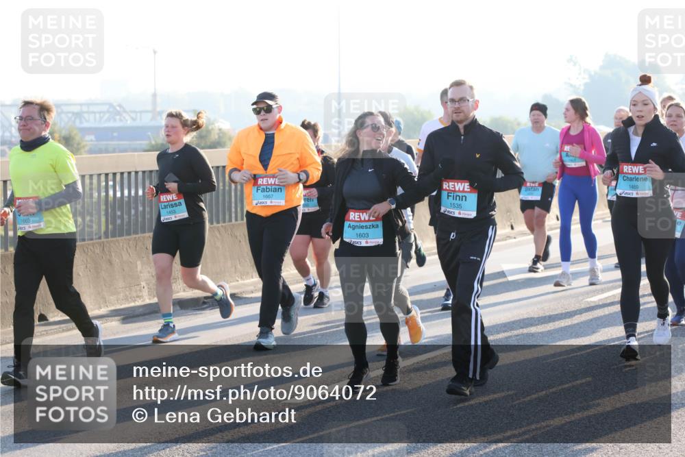 03.10.2025 - Köhlbrandbrückenlauf Lena Gebhardt http://msf.ph/oto/9064072 03.10.2025 09:21:17 Position 1 1663, 1453, 1667, 1603, 1535, 1469 meine-sportfotos.de
