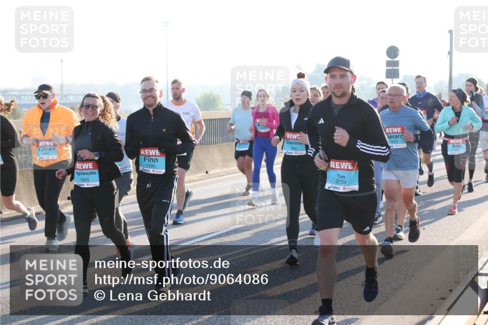 03.10.2025 - Köhlbrandbrückenlauf Lena Gebhardt http://msf.ph/oto/9064086 03.10.2025 09:21:18 Position 1 1667, 1603, 1535, 1469, 3734, 1523 meine-sportfotos.de