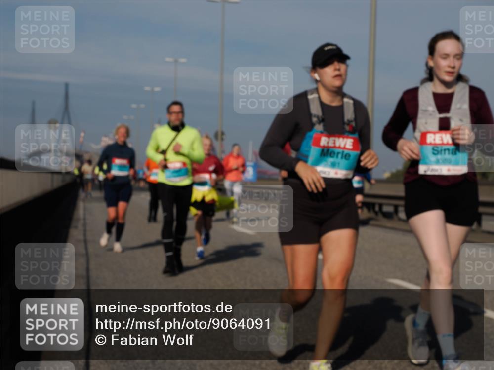 03.10.2025 - Köhlbrandbrückenlauf Fabian Wolf http://msf.ph/oto/9064091 03.10.2025 10:07:18 Position 3 301 meine-sportfotos.de