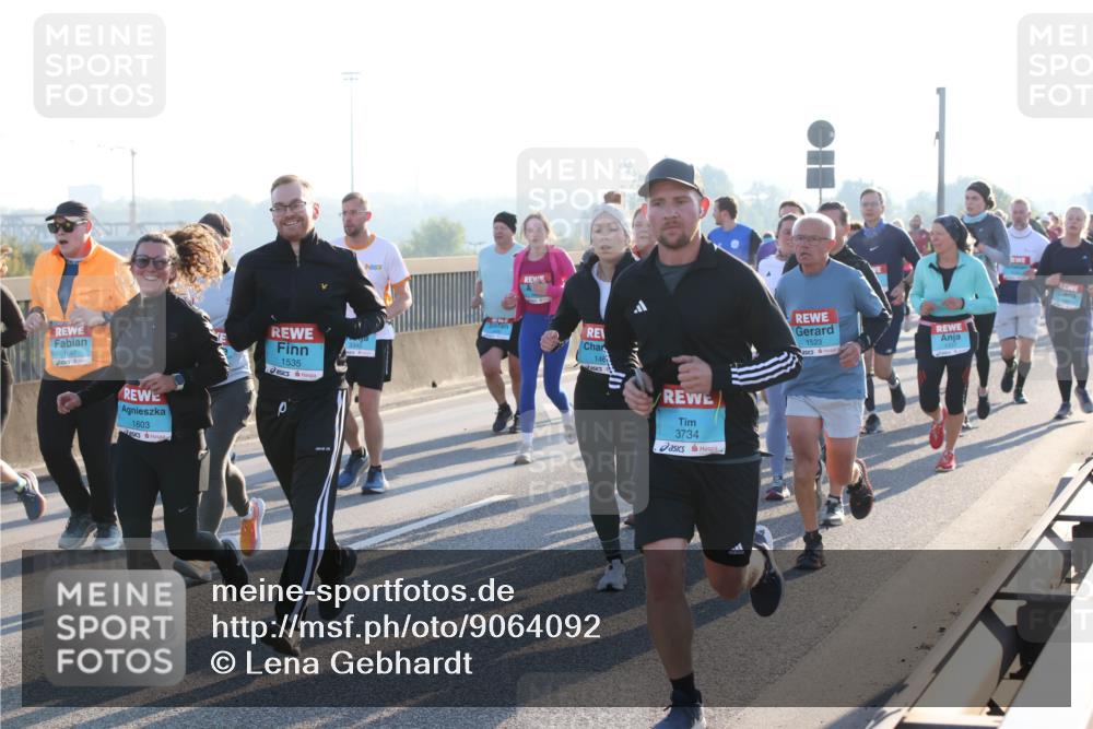 03.10.2025 - Köhlbrandbrückenlauf Lena Gebhardt http://msf.ph/oto/9064092 03.10.2025 09:21:18 Position 1 1667, 1603, 1535, 146, 3734, 1523 meine-sportfotos.de
