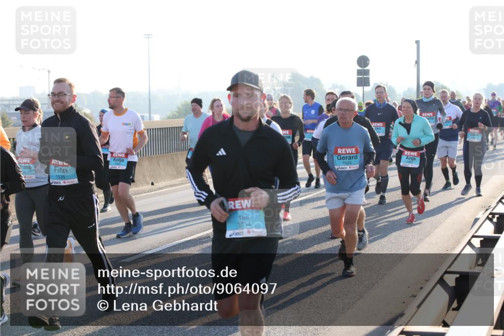 03.10.2025 - Köhlbrandbrückenlauf Lena Gebhardt http://msf.ph/oto/9064097 03.10.2025 09:21:18 Position 1 1535, 3345, 3734, 1523 meine-sportfotos.de