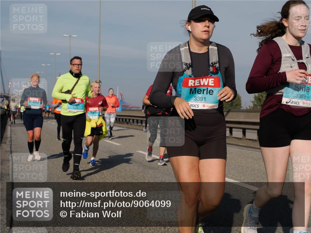 03.10.2025 - Köhlbrandbrückenlauf Fabian Wolf http://msf.ph/oto/9064099 03.10.2025 10:07:18 Position 3 3391, 3389, 2493, 2618 meine-sportfotos.de
